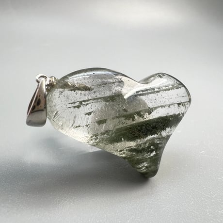 【ガネッシュヒマール産】クローライトインヒマラヤ水晶"ハート型ペンダントトップ"/Ganesh Himal Chlorite in "Heat Pendant Top"
