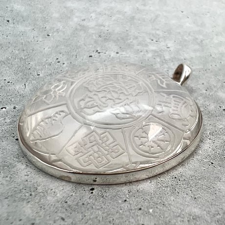【ガネッシュヒマール産】天然ヒマラヤ水晶アスタマンガルS/Vペンダントトップ/Ganesh Himal "Ashtamangala" Pendant Top