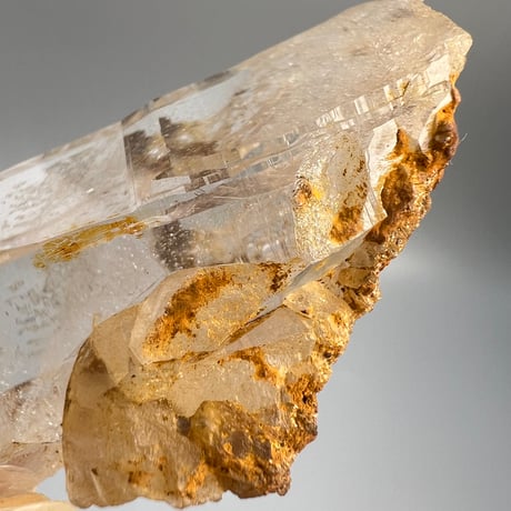 【ガネッシュヒマール産】リモナイトインヒマラヤ水晶 クラスター/Ganesh Himal Limonite in Himalayan Quartz Cluster