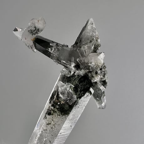 【ガネッシュヒマール産】アクチノライト&クローライトイン天然ヒマラヤ水晶ミニポイント"OO"/Ganesh Himal Actinolite&Chlorite in Himalayan