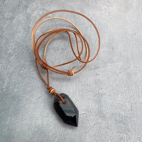 【ガウリシャンカール産】天然ヒマラヤスモーキークォーツ革紐ペンダント①/GauriShankar Himalayan Smoky Quartz Pendant