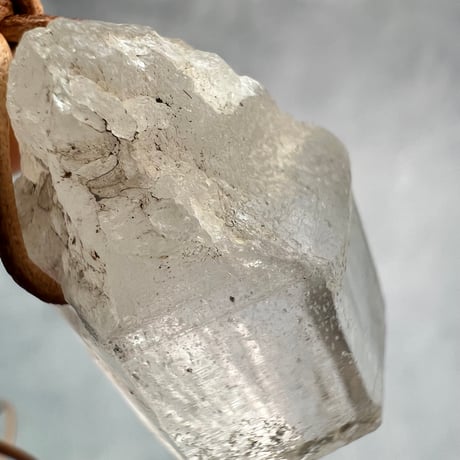 【カイラス産】天然ヒマラヤ水晶革紐付きペンダント/Kailash Himalayan Quartz Pendant