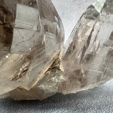 【ガネッシュヒマール産】バイオタイト&雲母入り天然ヒマラヤ水晶/Ganesh Himal Biotite & Mica in Himalayan Quartz