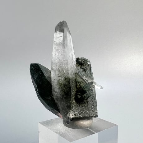 【ガネッシュヒマール産】クローライトイン天然ヒマラヤ水晶ミニクラスター/Ganesh Himal  Chlorite in Himalayan Quartz Mini Cluster