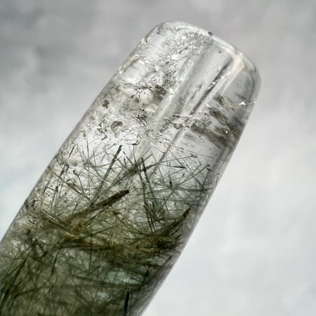 【ガネッシュヒマール産】アクチノライトイン天然ヒマラヤ水晶 樽型ビーズ⑪/Ganesh Himal Actinolite in Himalayan Quartz barrel beads