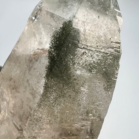 大特価【ガネッシュヒマール産】クローライトイン天然ヒマラヤ水晶/Ganesh Himal Chlorite in Himalayan Quartz