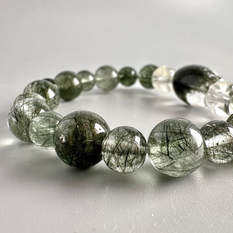 【デザインブレスレット】ガネッシュヒマール産クローライト&アクチノライトイン天然ヒマラヤ水晶/Ganesh Himal Chlorite&Actinolite in Himalayan