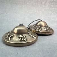 【ティンシャ】オンマニペメフム(約6cm)/Tingsha "Om Mani Padme Hum"