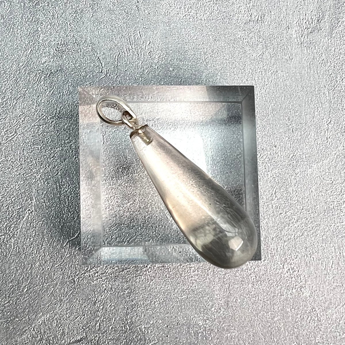 ガウリシャンカール産】天然ヒマラヤスモーキークォーツ雫型ペンダント