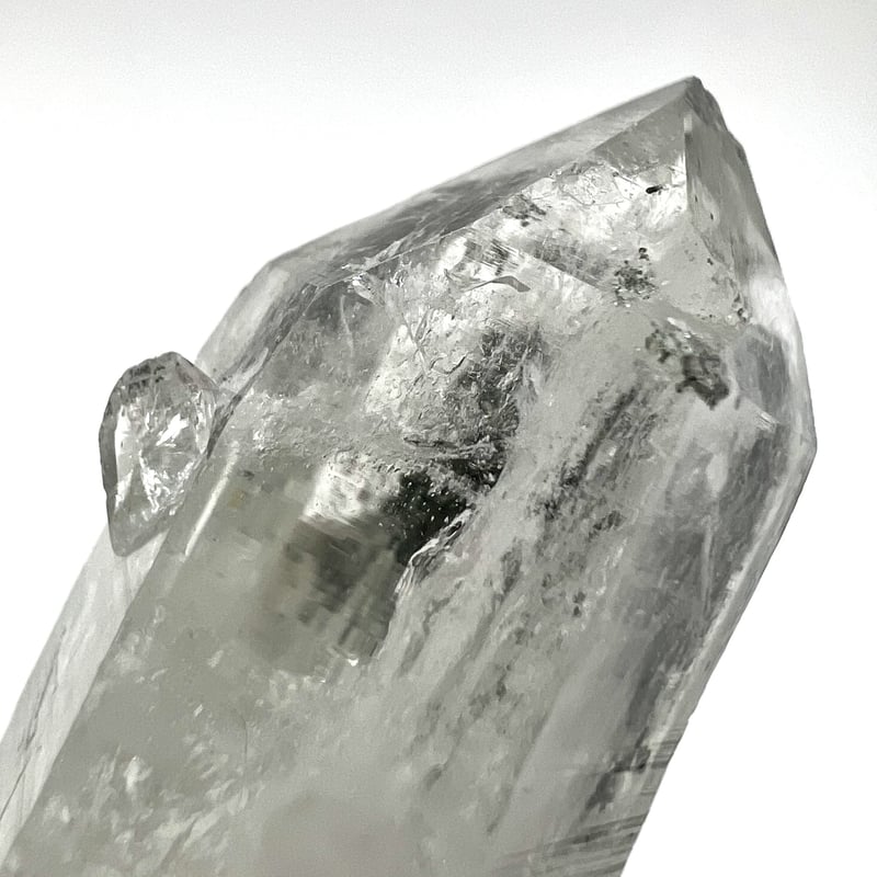 マニハール産 大きなV字谷のあるポイント クローライトインオン 【公式