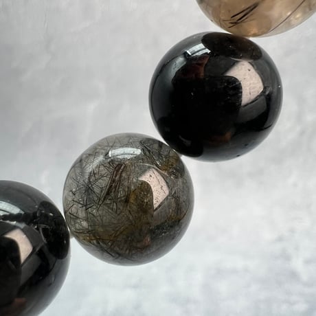 【ガネッシュヒマール産】アクチノライトイン天然ヒマラヤ水晶ブレスレット(グレーブラック系)/Ganesh Himal Actinorite in Himalayan Quartz Bracelet