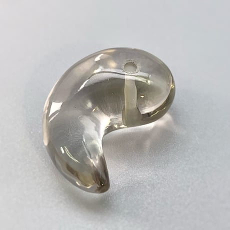 ガウリシャンカール産天然スモーキークォーツ"手磨き加工"勾玉ビーズ2️⃣/Gaurishankar Himalayan Smoky  Quartz Magatama