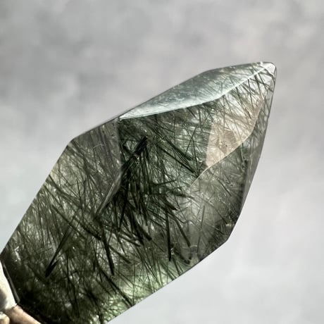 【ガネッシュヒマール産】アクチノライトイン天然ヒマラヤ水晶ペンダントトップ/Ganesh Himal Actinorite in Himalayan Quartz Pendant Top