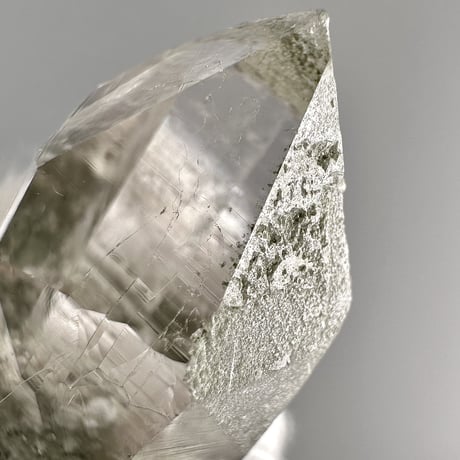 【ガネッシュヒマール産】クローライトイン天然ヒマラヤ水晶ミニポイント"CC"/Ganesh Himal Chlorite in Himalayan Quartz Mini Point
