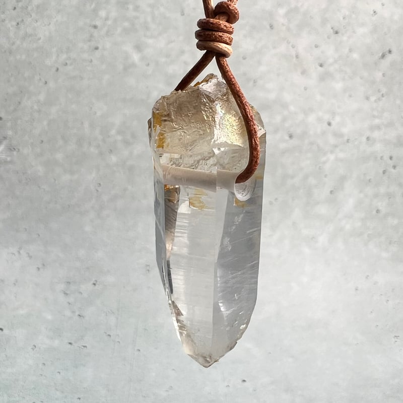 ガネッシュヒマール産】リモナイトイン天然ヒマラヤ水晶ペンダント