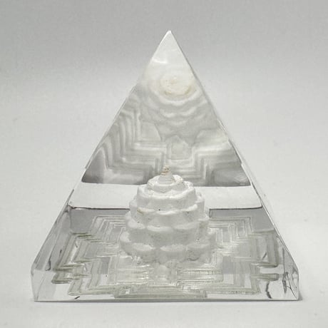 【ガネッシュヒマール産】天然ヒマラヤ水晶ピラミッド"シュリヤントラ"Ganesh Himal Himalayan Quartz  Pyramid in " Shri Yantra"