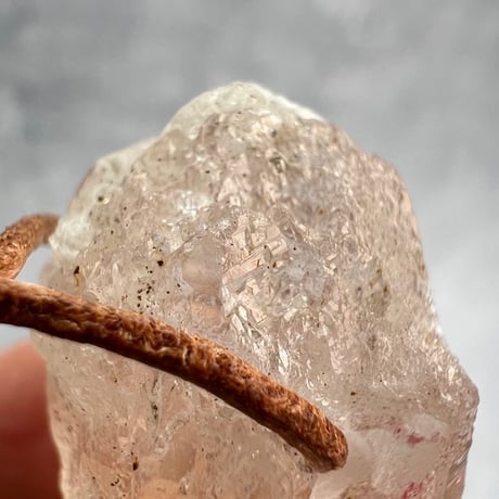 【カイラス産】天然ヒマラヤ水晶革紐付きペンダント/Kailash Himalayan Quartz Pendant