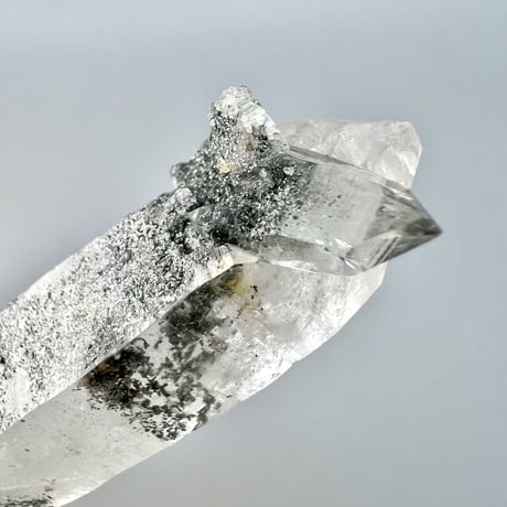 【マナスル産】クローライトイン天然ヒマラヤ水晶ポイント/Manaslu Chlorite in Himalayan Quartz Point