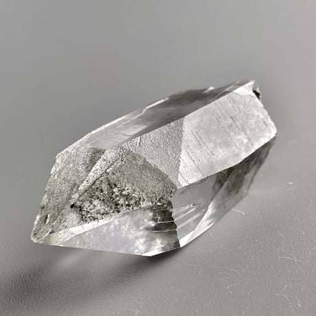 【ガネッシュヒマール産】クローライトイン天然ヒマラヤ水晶ミニポイント"CC"/Ganesh Himal Chlorite in Himalayan Quartz Mini Point