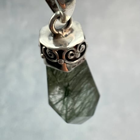 【ガネッシュヒマール産】アクチノライトイン天然ヒマラヤ水晶ペンダントトップ/Ganesh Himal Actinorite in Himalayan Quartz Pendant Top