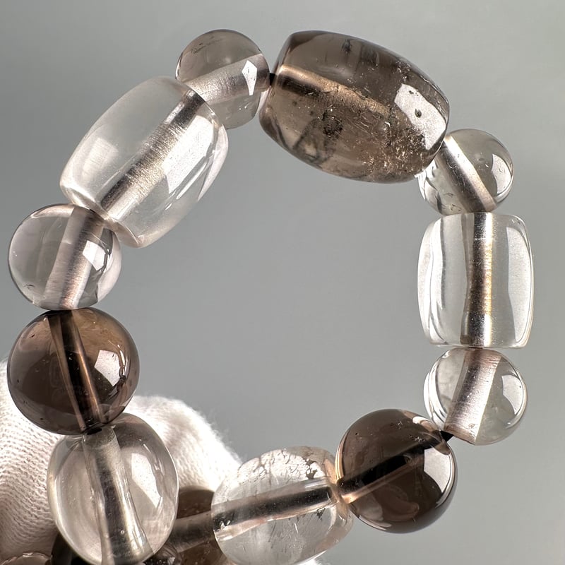 ヒマラヤ ガウリシャンカール産スモーキークォーツの ブレスレット