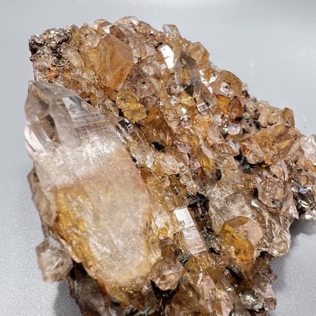 【ガネッシュヒマール産】リモナイトインヒマラヤ水晶クラスター/ Ganesh Himal Limonite in Himalayan Quartz Cluster