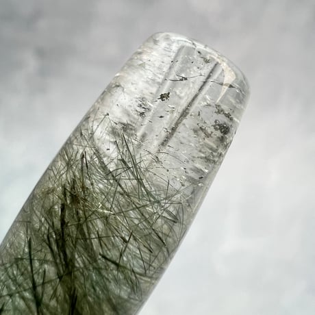 【ガネッシュヒマール産】アクチノライトイン天然ヒマラヤ水晶 樽型ビーズ⑪/Ganesh Himal Actinolite in Himalayan Quartz barrel beads