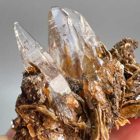 【ガネッシュヒマール産】"リモナイト&雲母"付き天然ヒマラヤ水晶クラスター/Ganesh Himal "Limonite&Maica"inHimalayan Quartz  Cluster