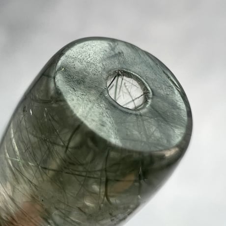 【ガネッシュヒマール産】アクチノライト&クローライトイン天然ヒマラヤ水晶 樽型ビーズ⑱/Ganesh Himal Actinolite&Chlorite in barrel beads