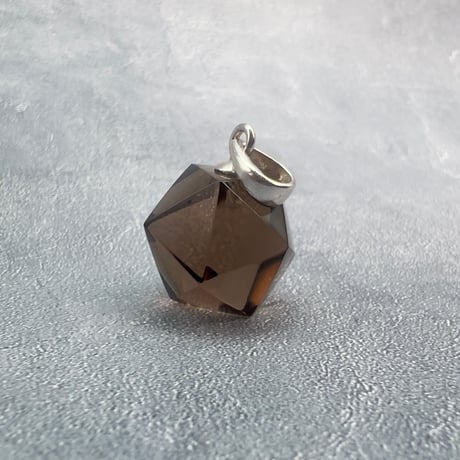 【ガウリシャンカール産】天然ヒマラヤ水晶"手磨き加工"イコサヘドロン"ペンダントトップ①/GauriShankar Himalayan Quartz "Icosahedron"Pendant Top