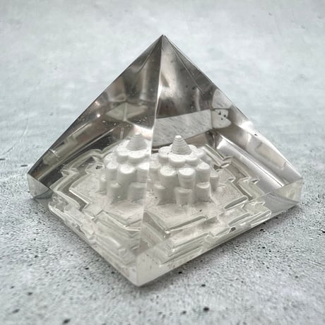 【ガネッシュヒマール産】天然ヒマラヤ水晶ピラミッド"シュリヤントラ"/Ganesh Himal Himalayan Quartz Pyramid " Shri Yantra"
