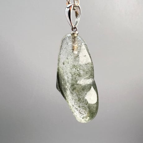 【ガネッシュヒマール産】クローライトインヒマラヤ水晶"ハート型ペンダントトップ"/Ganesh Himal Chlorite in "Heat Pendant Top"