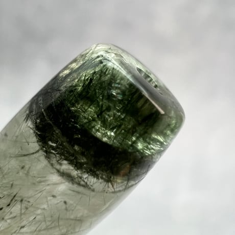 【ガネッシュヒマール産】アクチノライト&クローライトイン天然ヒマラヤ水晶 樽型ビーズ⑭/Ganesh Himal Actinolite&Chlorite in barrel beads