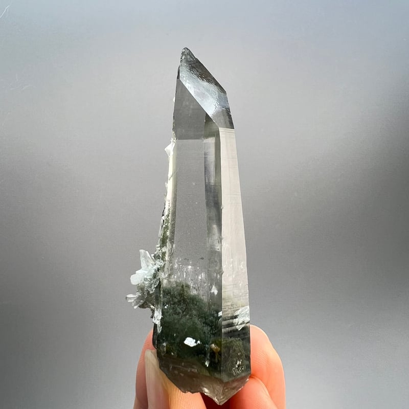 ガネッシュヒマール産】クローライトイン天然ヒマラヤ水晶