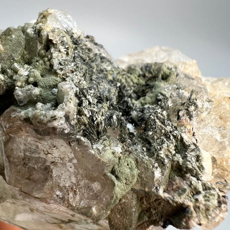 大特価【ガネッシュヒマール産】クローライトイン天然ヒマラヤ水晶/Ganesh Himal Chlorite in Himalayan Quartz
