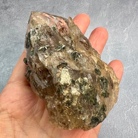 【ガネッシュヒマール産】バイオタイト&フックサイト入り天然ヒマラヤ水晶/Ganesh Himal Biotite&Fuchsite in Himalayan Quartz