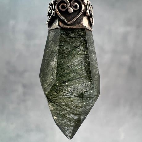 【ガネッシュヒマール産】アクチノライトイン天然ヒマラヤ水晶ペンダントトップ/Ganesh Himal Actinorite in Himalayan Quartz Pendant Top