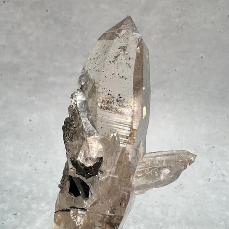 【ガネッシュヒマール産】ヘマタイト イン天然ヒマラヤ水晶/Ganesh Himal Hematite in Himalayan Quartz