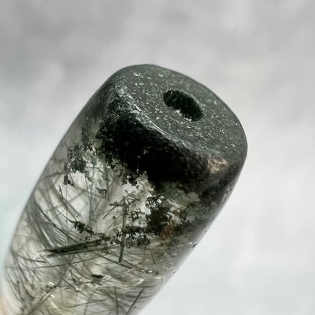 【ガネッシュヒマール産】アクチノライト&クローライトイン天然ヒマラヤ水晶 樽型ビーズ⑱/Ganesh Himal Actinolite&Chlorite in barrel beads