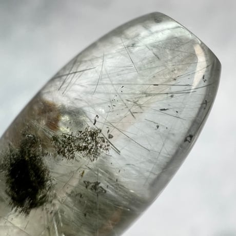 【ガネッシュヒマール産】アクチノライト&クローライトイン天然ヒマラヤ水晶 樽型ビーズ/Ganesh Himal Actinolite&Chlorite in barrel beads