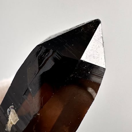 ガウリシャンカール産天然ヒマラヤスモーキークォーツ革紐ペンダント/GauriShankar Himalayan Smoky Quartz Pendant