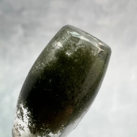 【ガネッシュヒマール産】クローライトイン天然ヒマラヤ水晶 樽型ビーズ⑯/Ganesh Himal Chlorite in Himalayan Quartz barrel beads