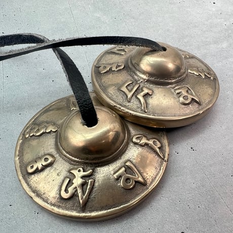 【ティンシャ】オンマニペメフム(約6.7cm)/Tingsha "Om Mani Padme Hum"