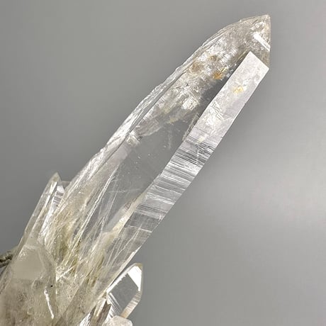 【ガネッシュヒマール産】アクチノライト&クローライトイン天然ヒマラヤ水晶ミニポイント"UU"/Ganesh Himal Actinolite&Chlorite in Himalayan Quartz