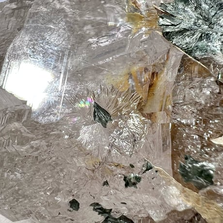 【ガネッシュヒマール産】バイオタイト&フックサイト入り天然ヒマラヤ水晶/Ganesh Himal Biotite&Fuchsite in Himalayan Quartz
