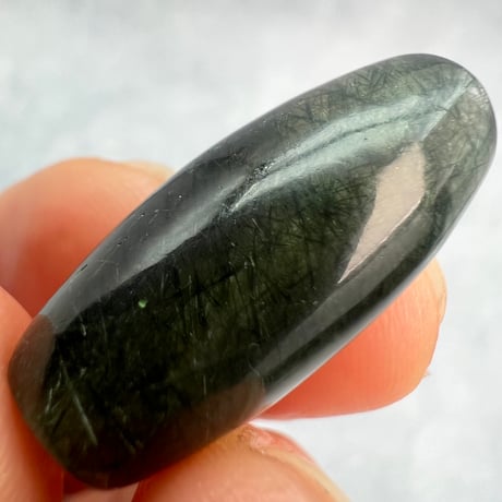 【ガネッシュヒマール産】アクチノライトイン天然ヒマラヤ水晶 樽型ビーズ/Ganesh Himal Actinolite in Himalayan Quartz barrel beads