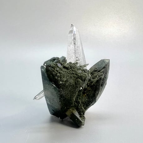 【ガネッシュヒマール産】クローライトイン天然ヒマラヤ水晶ミニクラスター/Ganesh Himal  Chlorite in Himalayan Quartz Mini Cluster