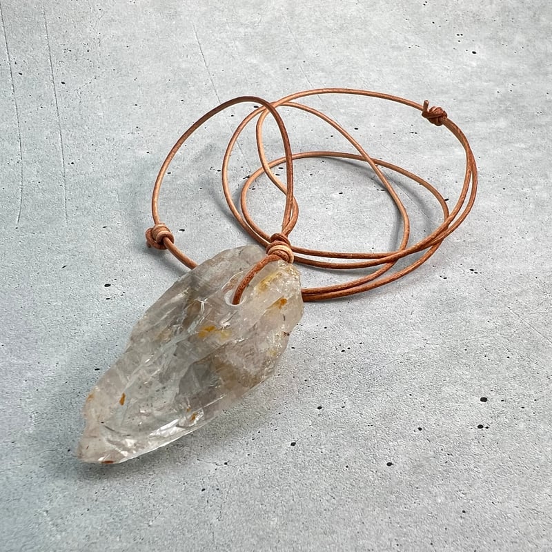 ガネッシュヒマール産】リモナイトイン天然ヒマラヤ水晶ペンダント①