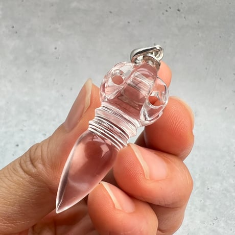 【ガネッシュヒマール産】天然ヒマラヤ水晶"手磨き加工"ペンデュラムペンダント(バジュラ.プルバ)/Ganesh Himal Himalayan Quartz Pendulum