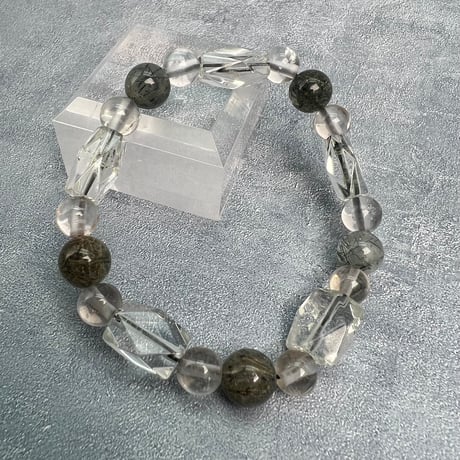 【デザインブレスレット】カイラス産×ガネッシュヒマール産ヒマラヤ水晶ビーズ/Kailash×Ganesh Himal Actinolite in Himalayan Quartz
